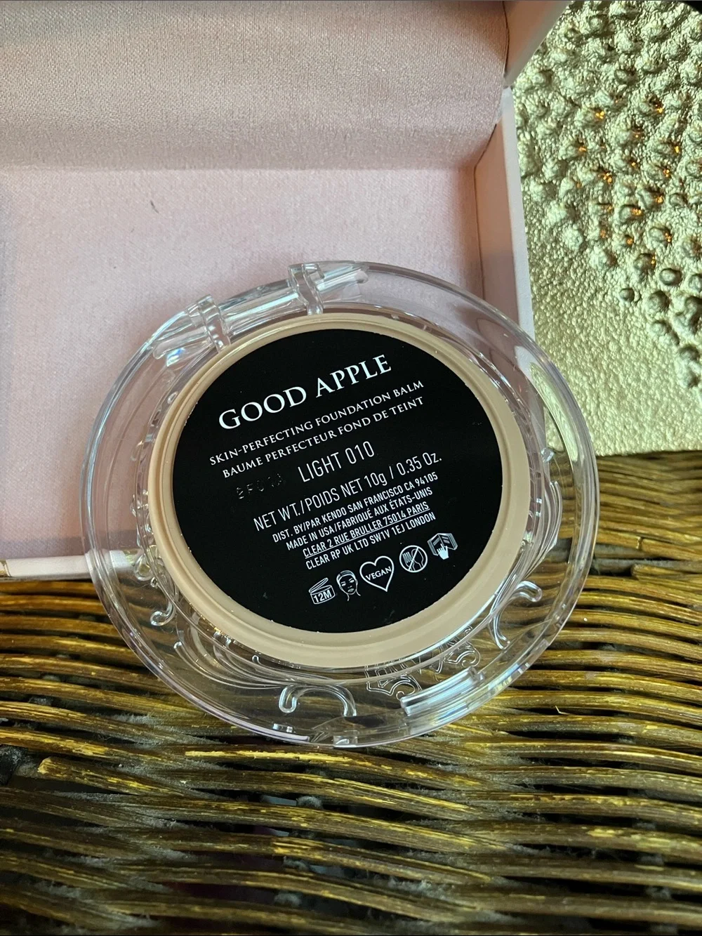 Skin-Perfecting Foundation Balm - Light 010 with TWO free earrings& hair clip:)